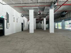 Middle Road (D7), Retail #453821121
